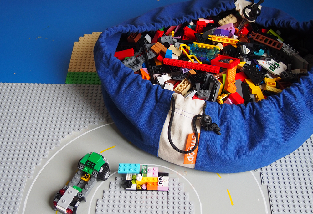 cool ways to store lego - swoop bag